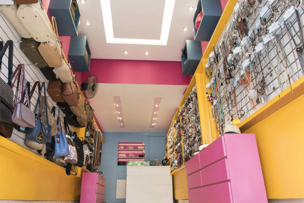 arquitetura comercial - disposição de araras